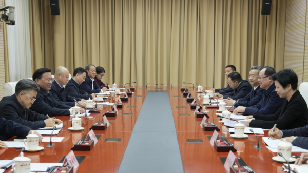 十大股票配资平台 中央经济工作会议召开前，多省份主政官赴京拜会部委丨时政周报